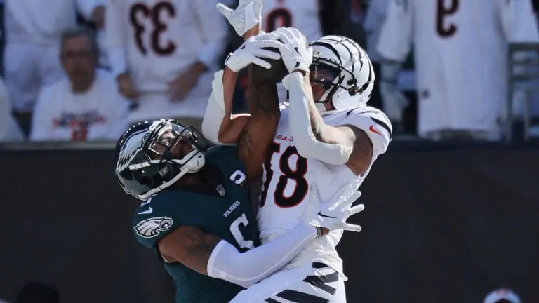 Eagles and Bengals wrestle for the ball