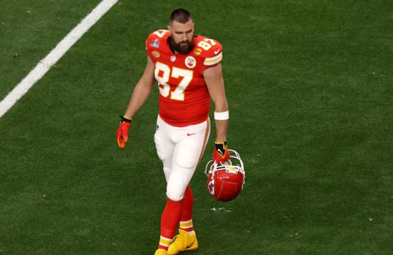 Travis Kelce on the field